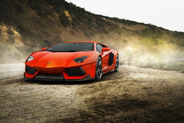 Дерзкая красная Lamborghini aventador