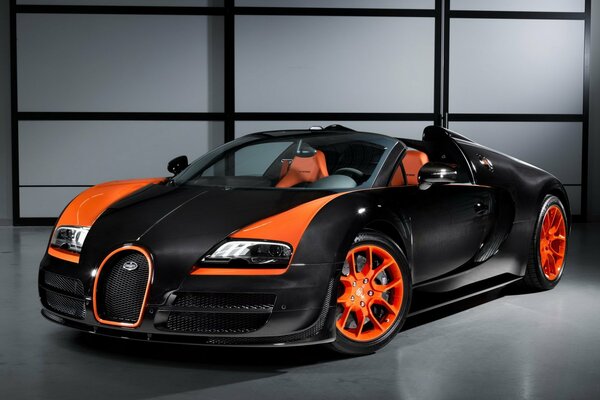 L auto di bugati Veyron si trova contro il muro e la parte anteriore è visibile