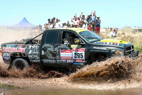 Dodge RAM SUV au rallye Dakar