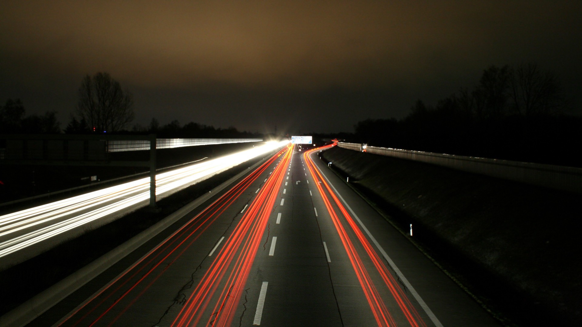 autostrada luci notte