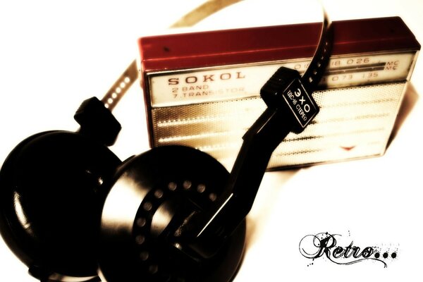 Retro Radio Falcon con auriculares