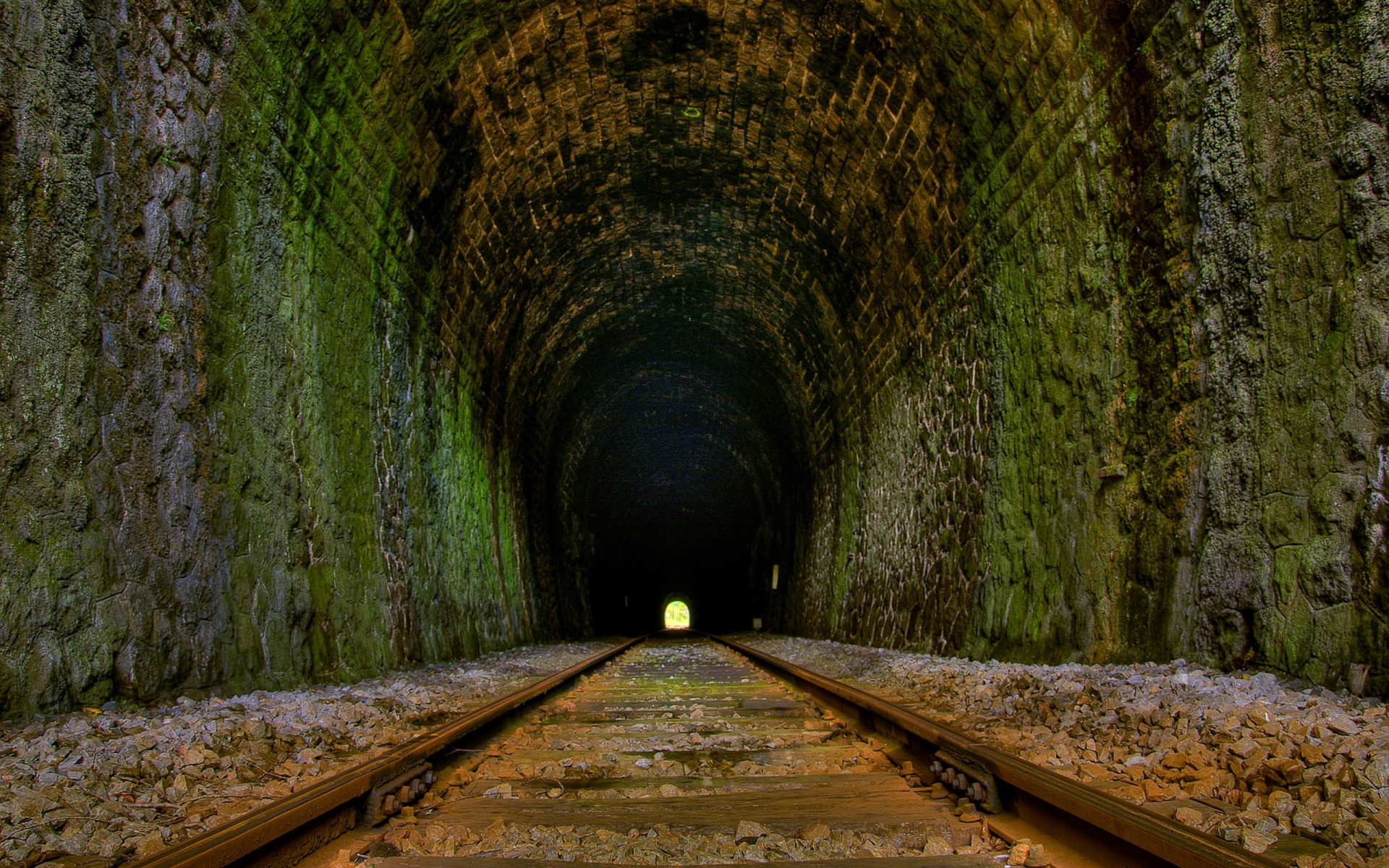 schienen straße tunnel