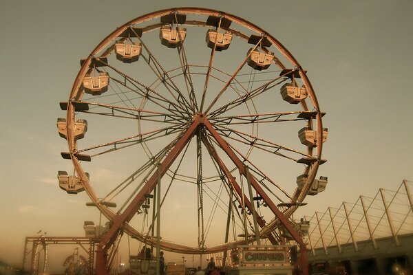 Photo fanée de l attraction grande roue