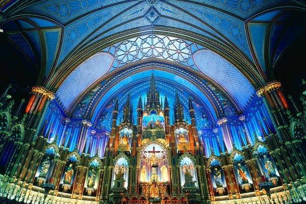 A beautiful structure in Canada (Notre Dame Basilica)