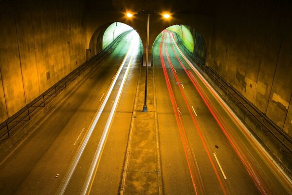 Ipnotizzante due tunnel di fuoco