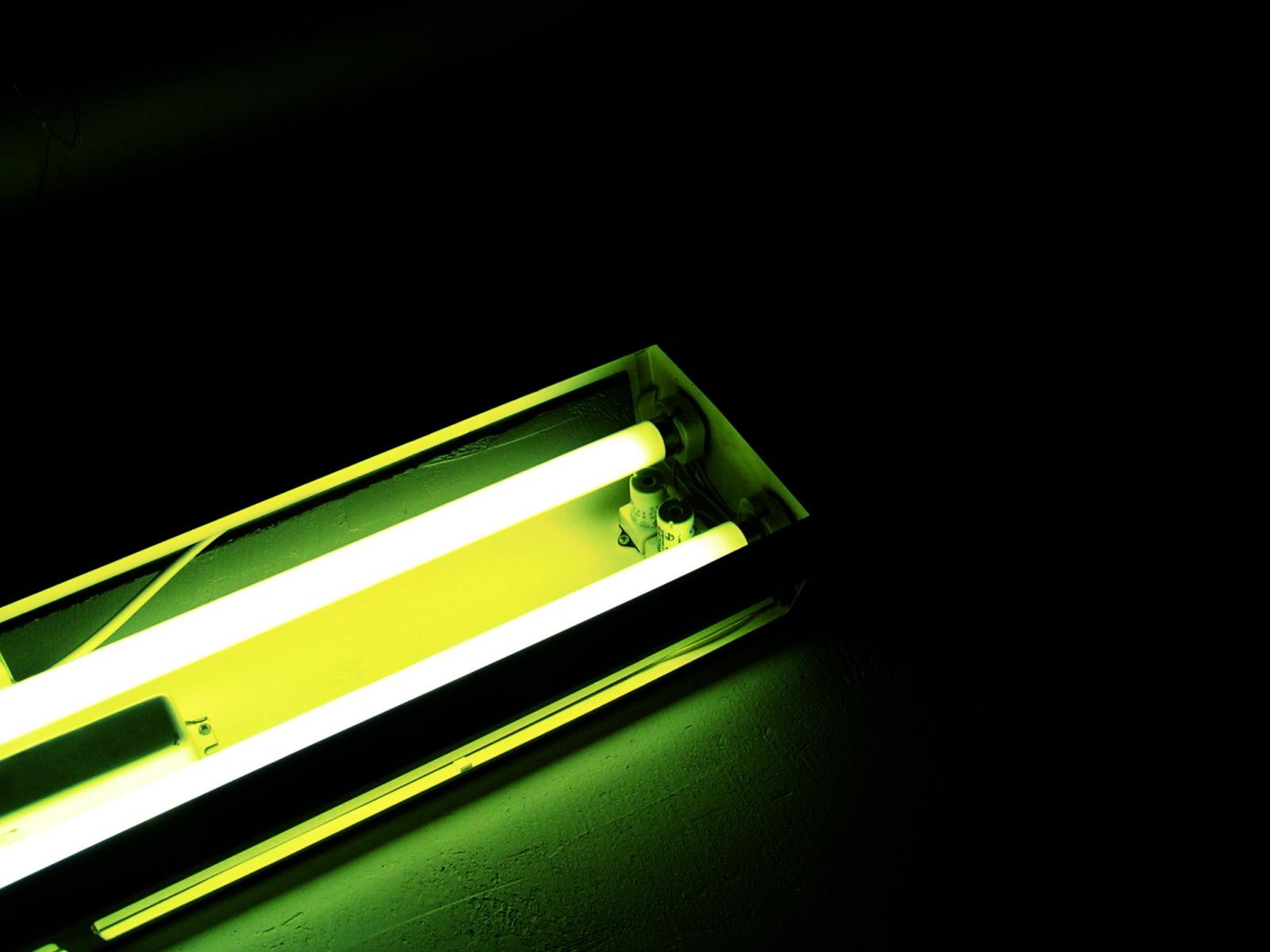 lampe fluorescente vert demi-lumière