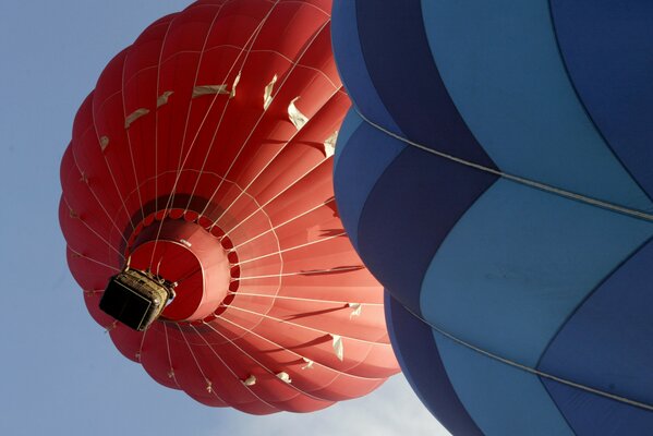 Schönes Foto des Fliegens von Ballons