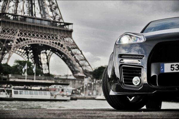 Auto retrò sulla strada in Francia