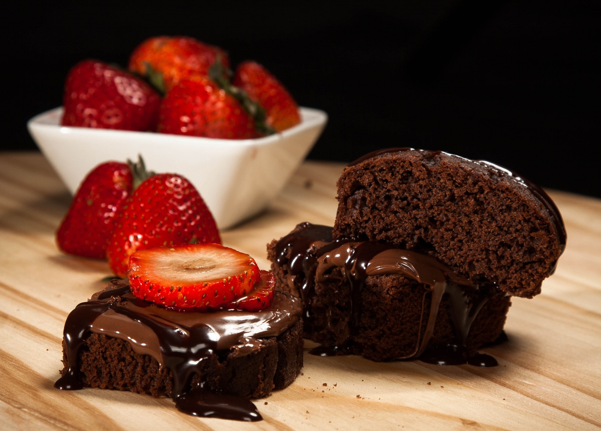 creme schokolade essen süß obst erdbeeren