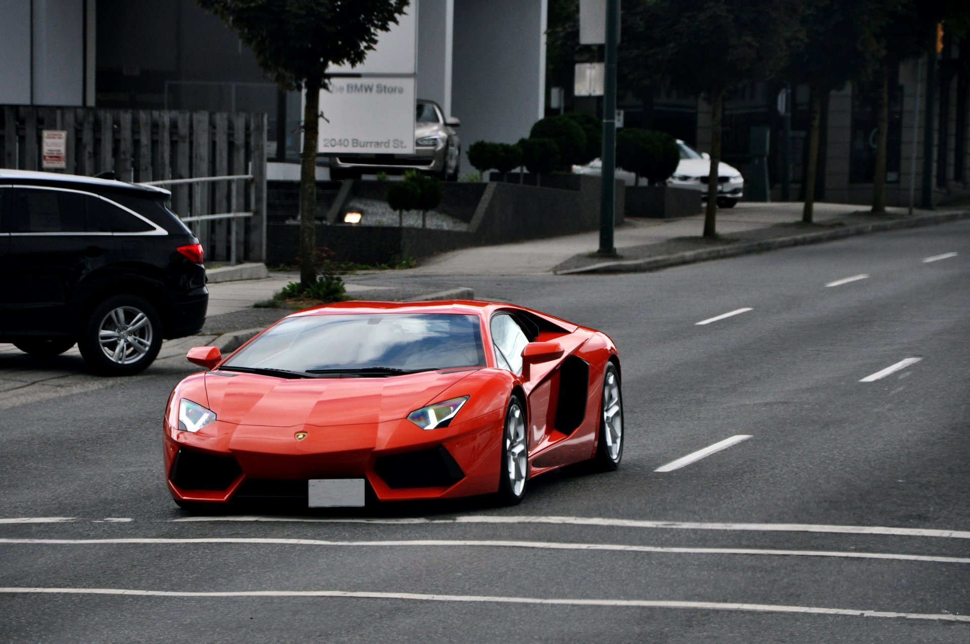 lamborghini aventador lp700-4 naranja lamborghini aventador faro carretera marcado calle árboles coches