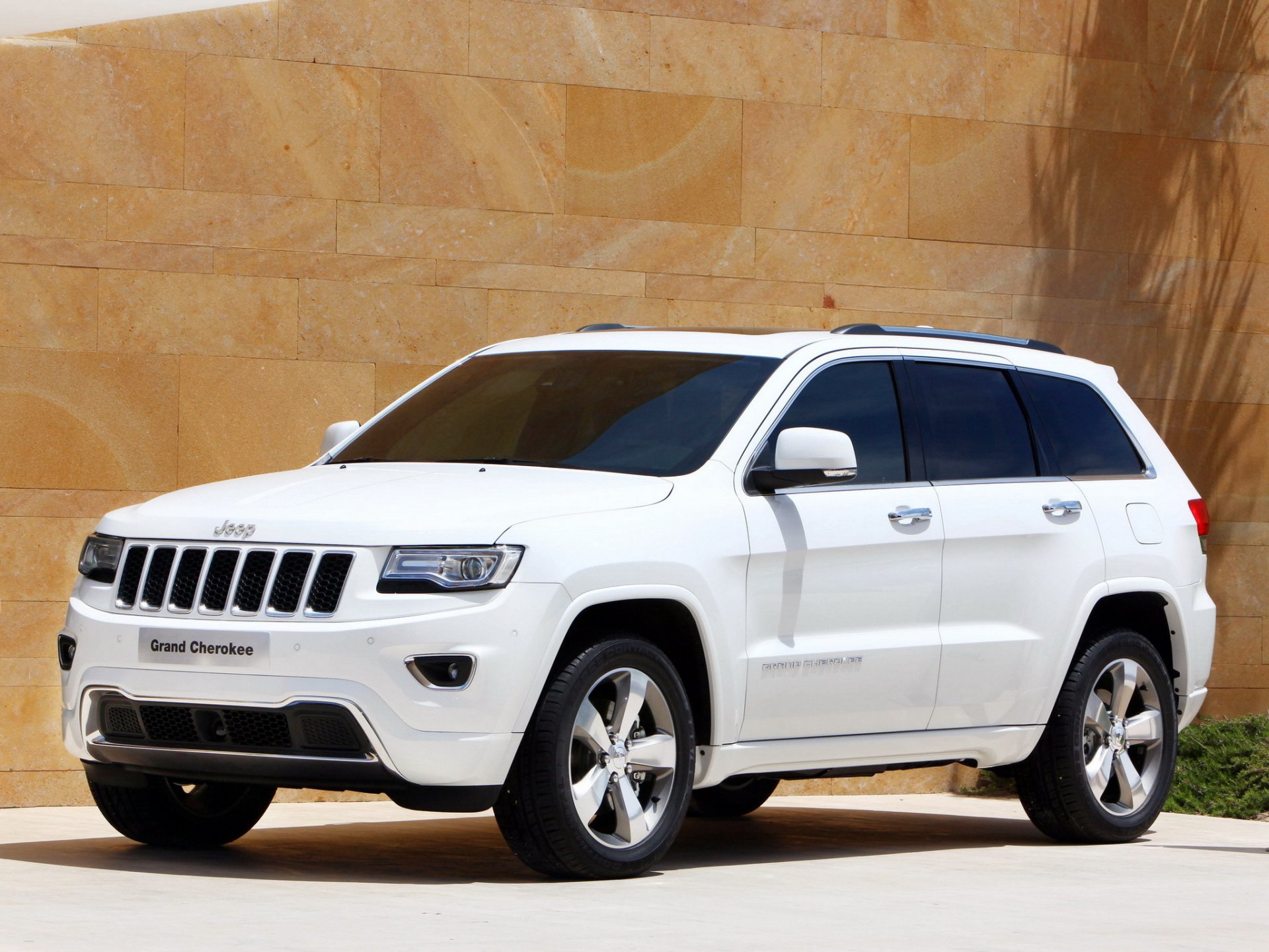 джип grand cherokee overland внедорожник белый