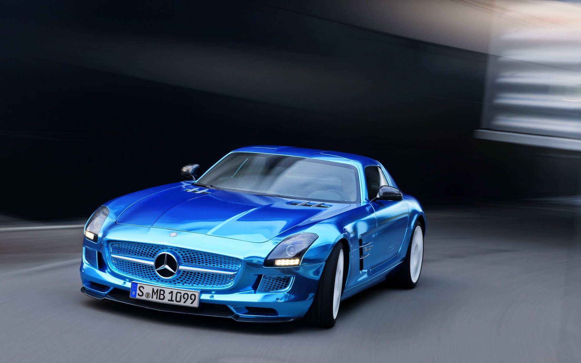 mercedes-benz sls amg coupé driv électrique bleu avant auto voiture de sport chrome phares