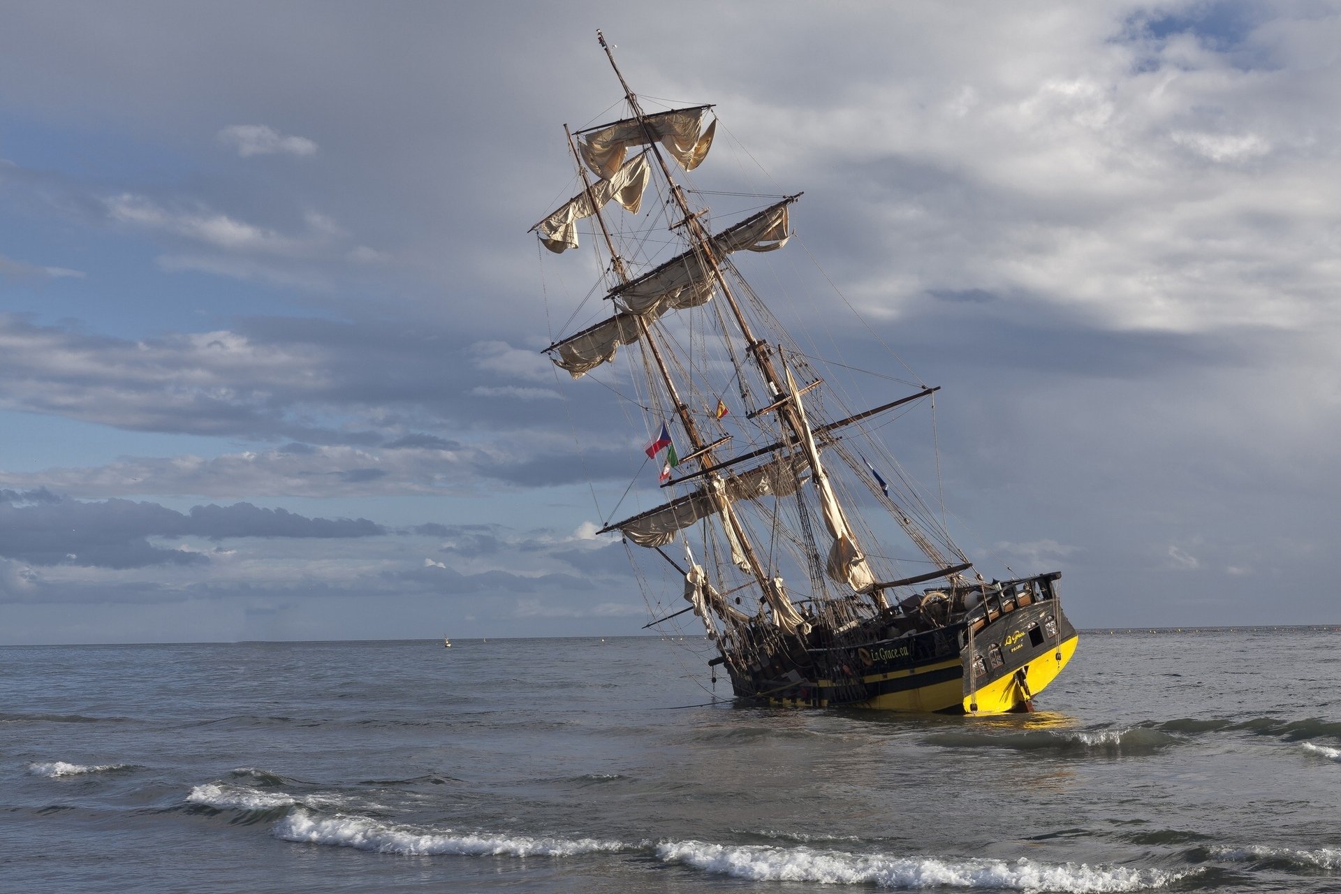 la grace sailboats brig sea stranded