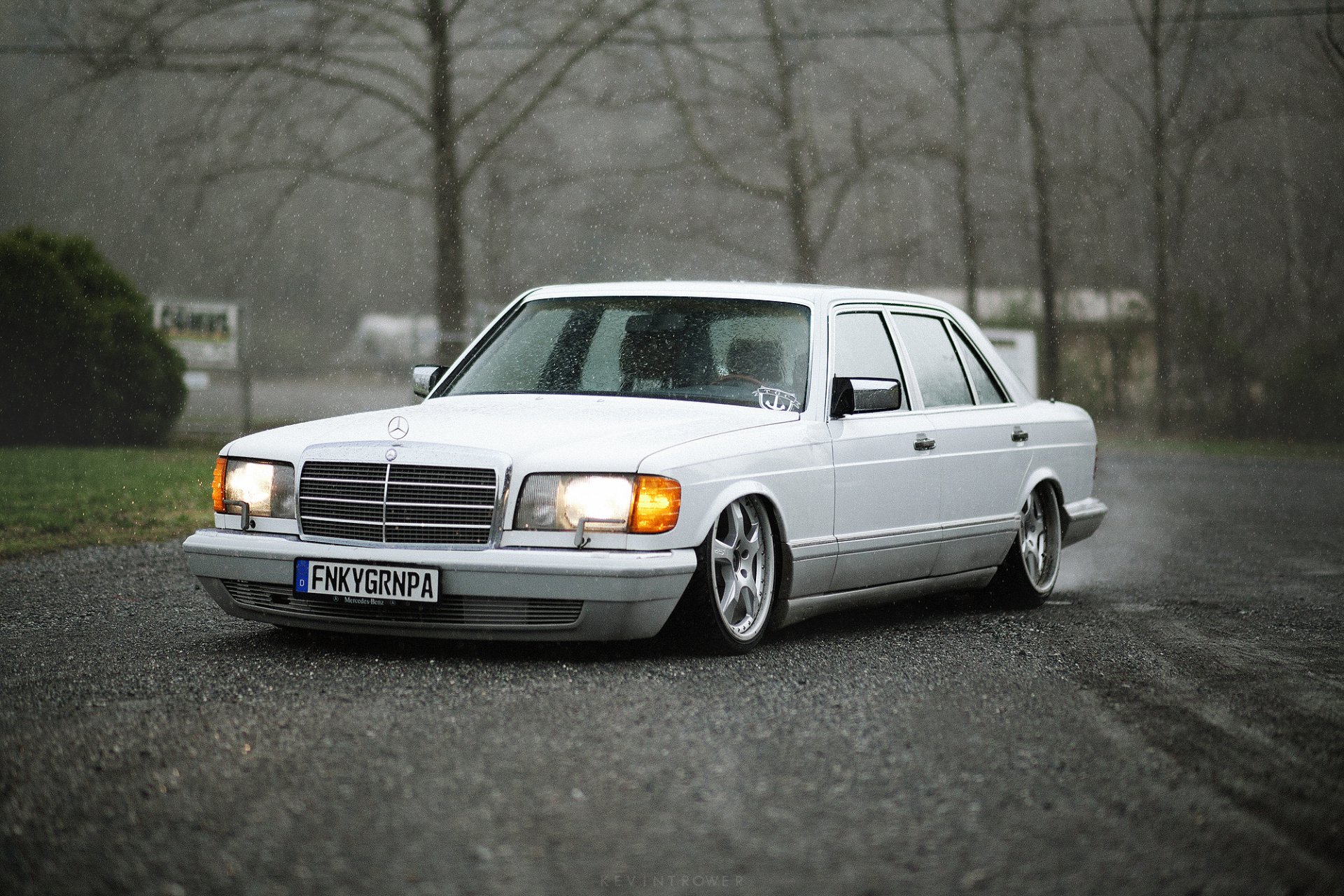 mercedes-benz w126 sel posición bajo mercedes ejecutivo blanco lluvia