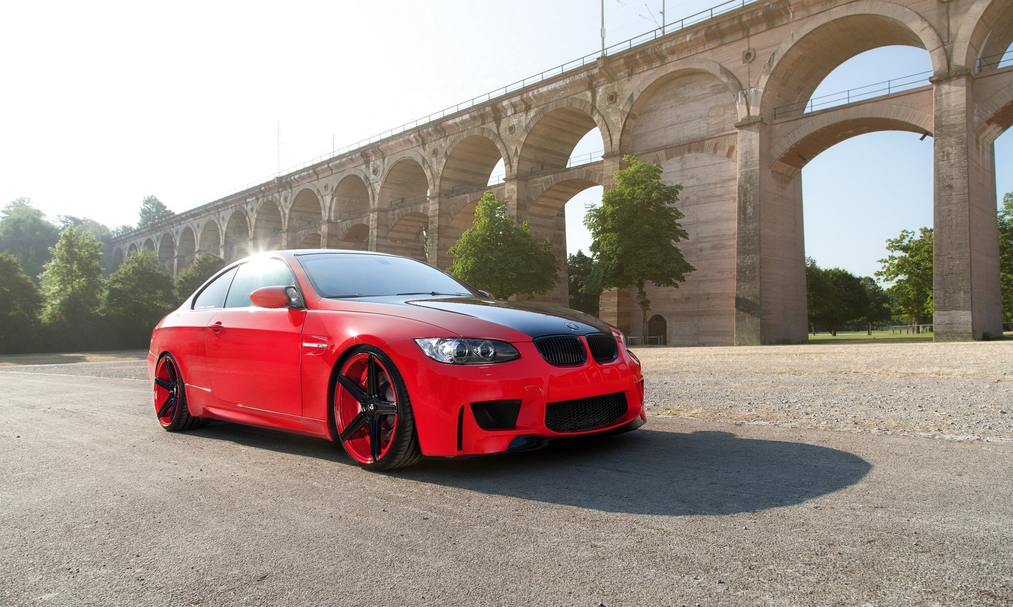 bmw m3 e92 rouge roues bmw coupé rouge jantes ombre éblouissement