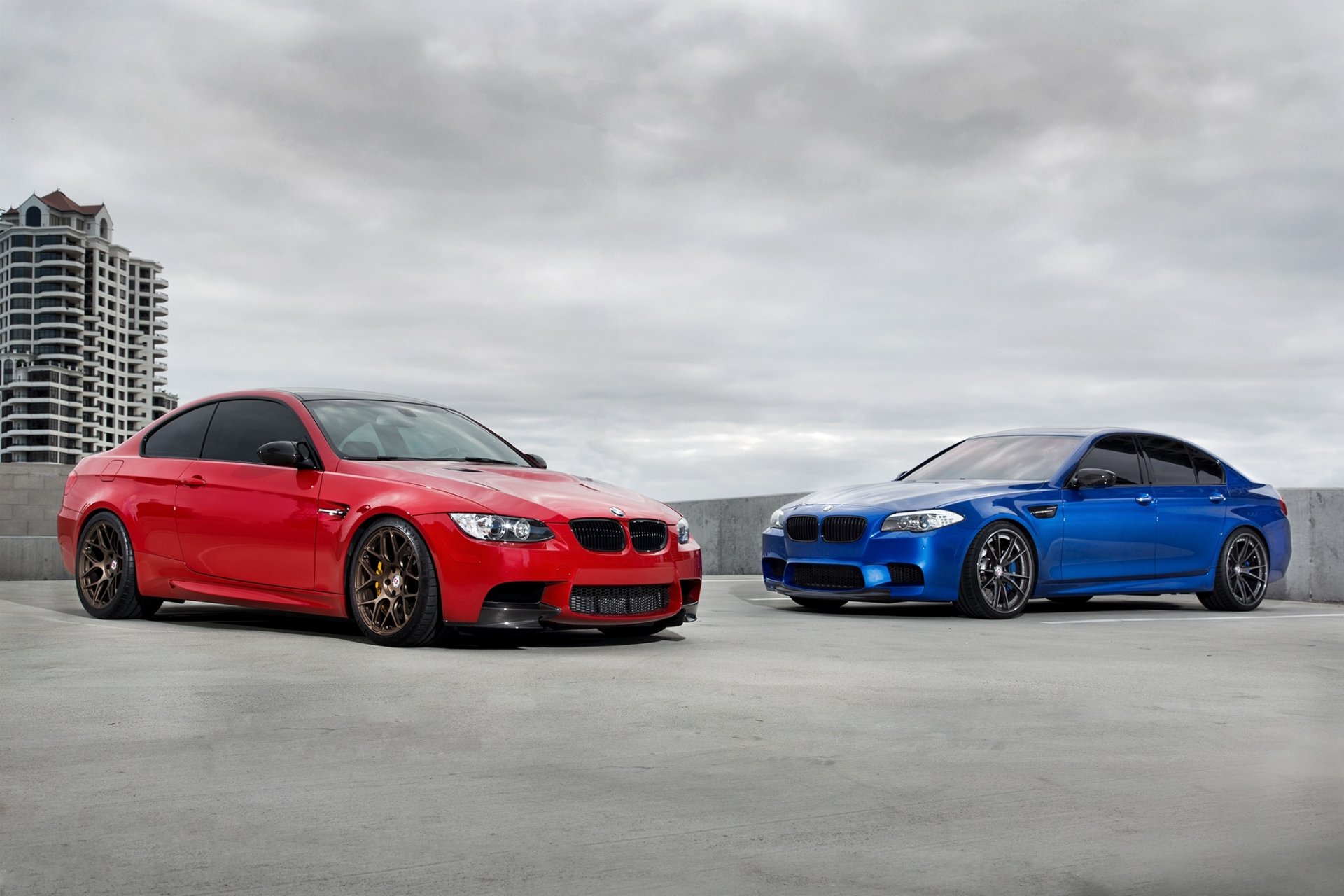 bmw m3 e92 m5 f10 rojo monte carlo azul bmw rojo azul techo cielo nubes