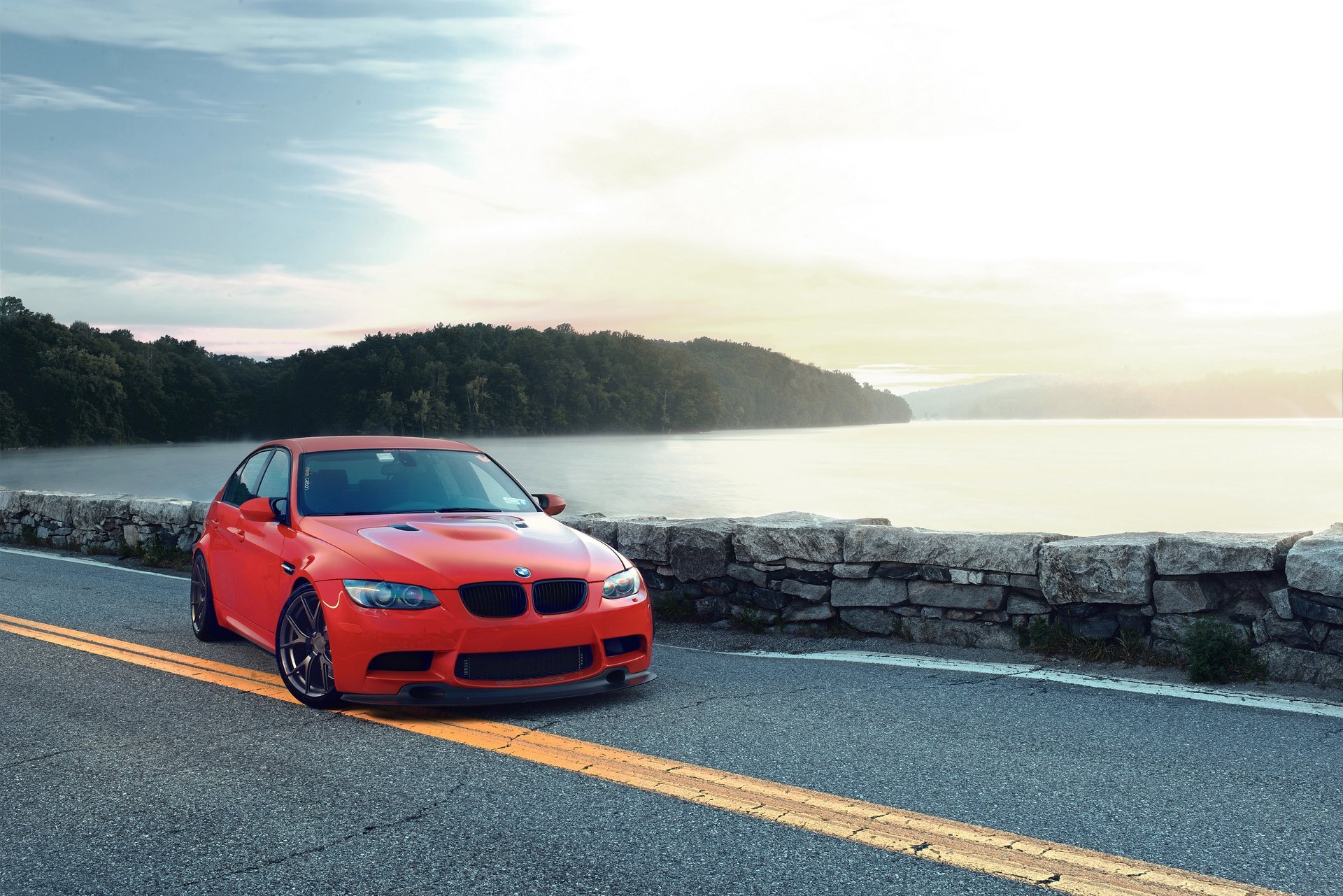 bmw m3 e90 rot bmw rot brücke himmel wolken fluss sonnenuntergang