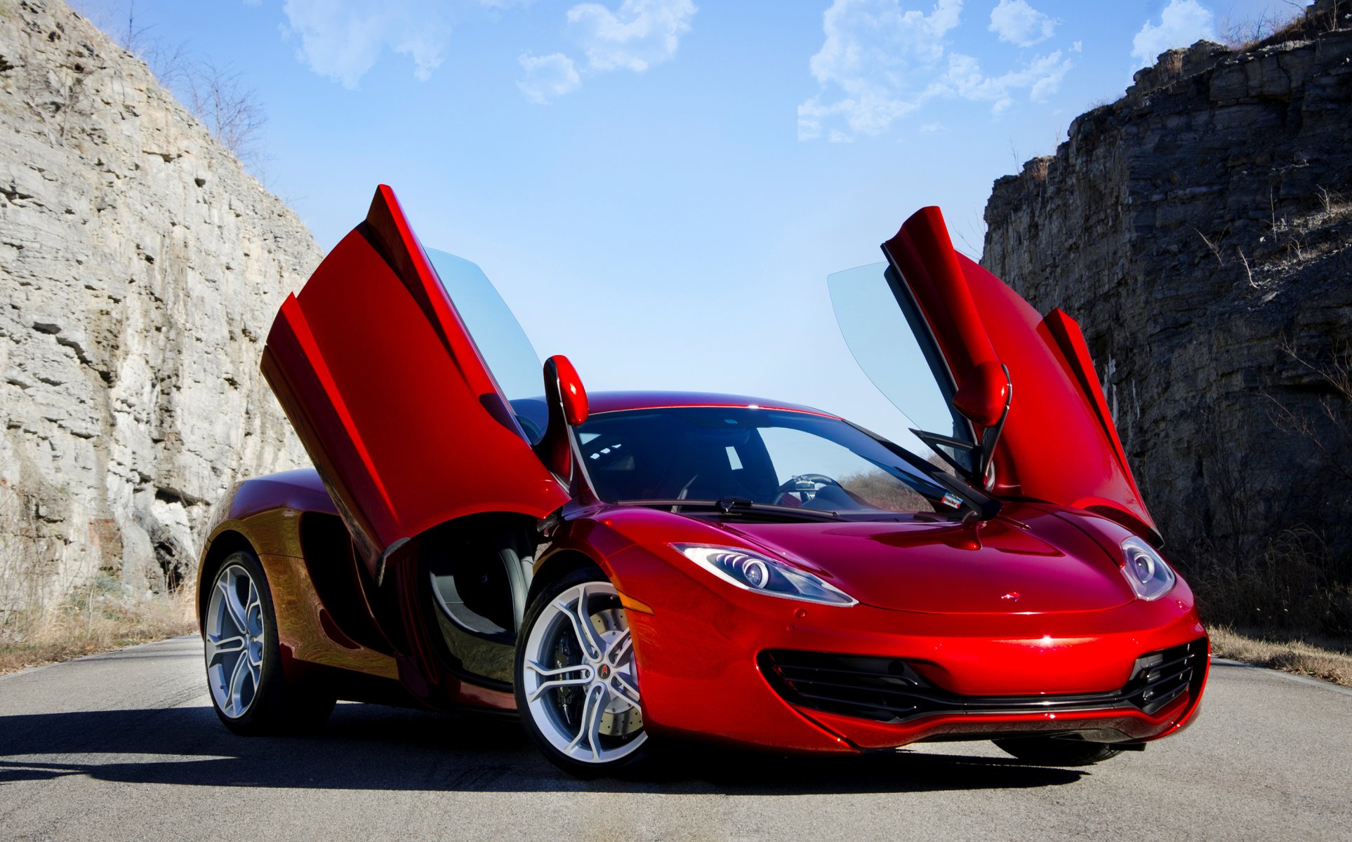 mclaren mp4-12c красные суперкар небо макларен красный