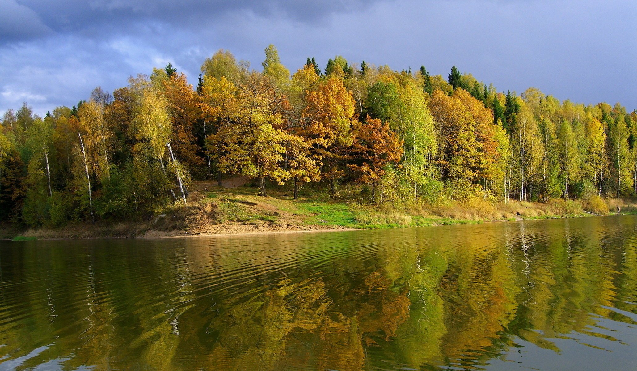 осень река берег небо деревья