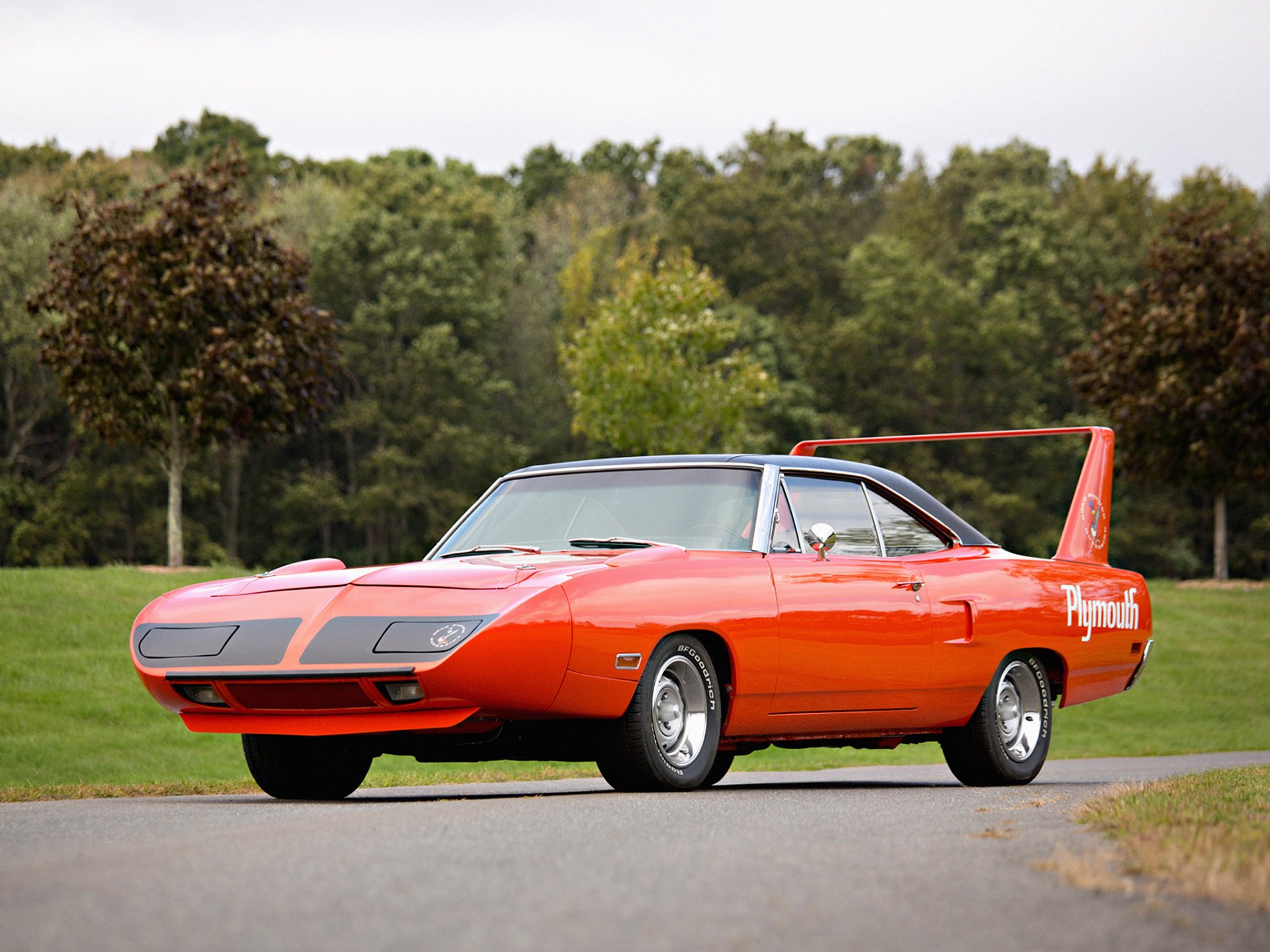 plymouth road runner superbird muscle car rosso