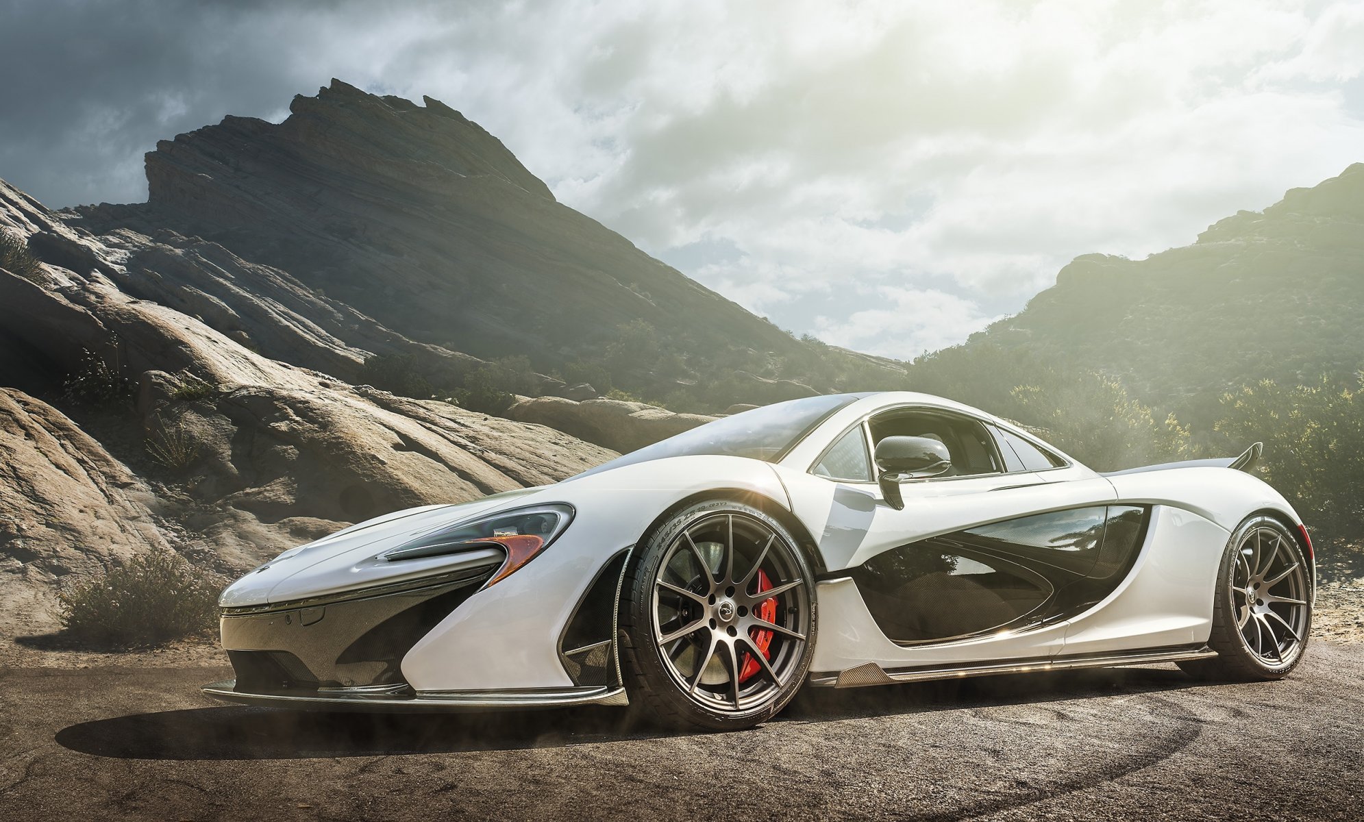 mclaren p1 blanco superdeportivo mclaren montañas