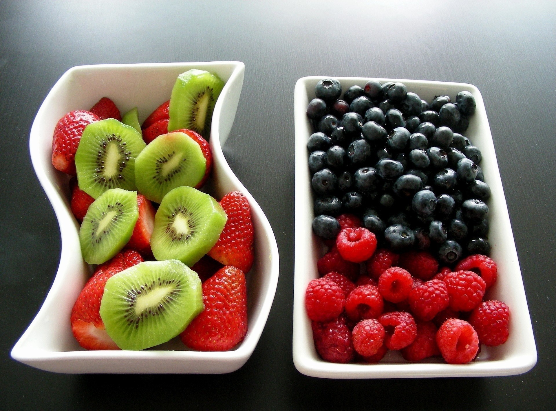 food raspberry currants fruits berries kiwi strawberry