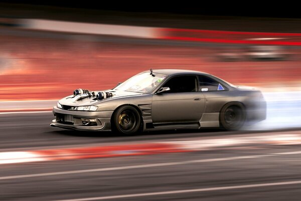 Nissan Silvia s14 sulla strada. Corse