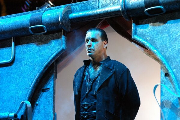 Voelkerball Till lindemann sings in the band rammstein