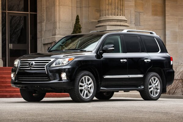 Foto per le strade D Italia: Jeep Lexus LX