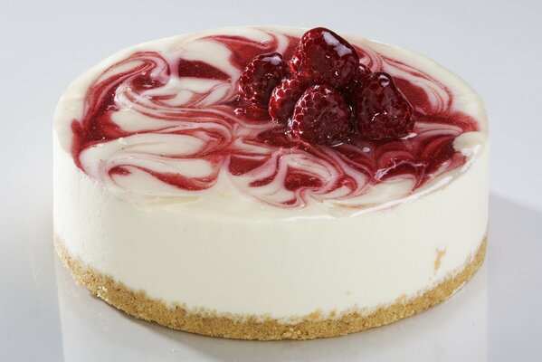 Cottage cheese cheesecake with strawberry jam