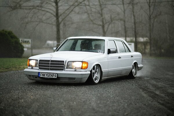 White Mercedes Benz in rainy weather