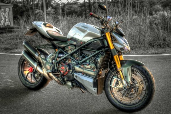 La moto ducati en todo su esplendor