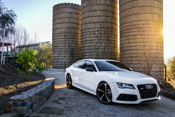 Audi blanc photo avec avant