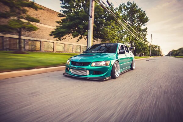 Tuning turquesa Mitsubishi Lancer