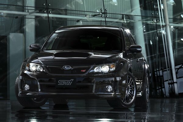 Чёрный автомобиль Subaru Impreza. Блики