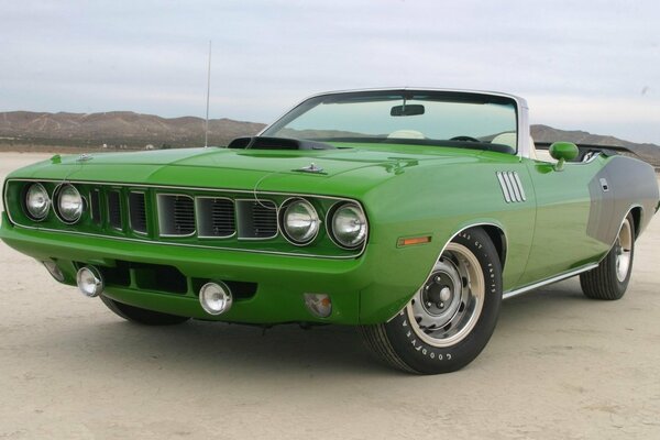 Coche Plymouth Hemi Cuda en verde