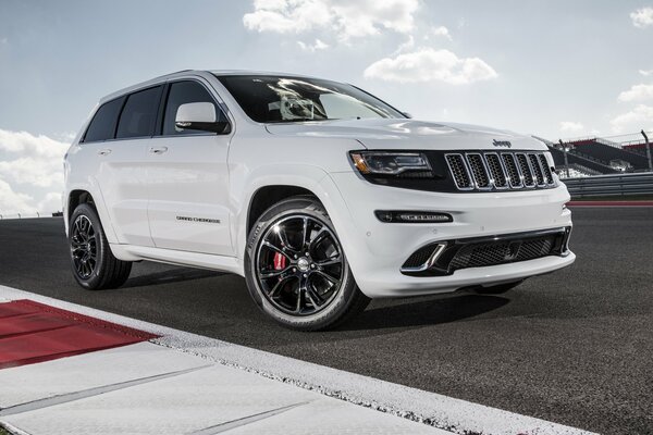 Grande jeep bianca grand cherokee