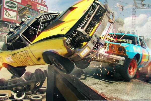 Accident de voitures jaunes et bleues sur la course