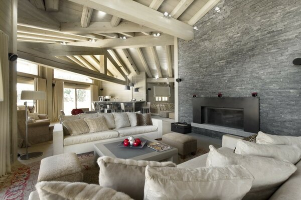 Fireplace and wooden beams in the design