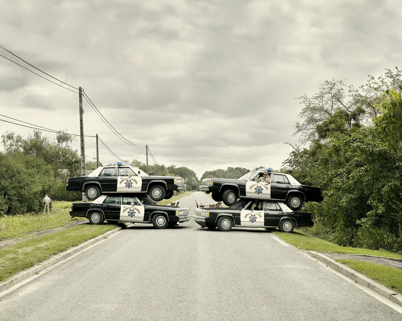 policías coches emboscada