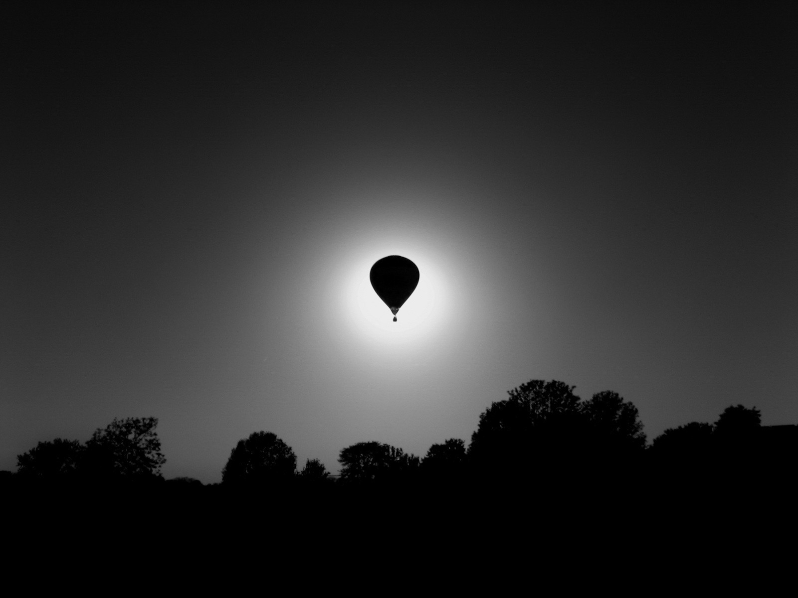 air ball black and white light