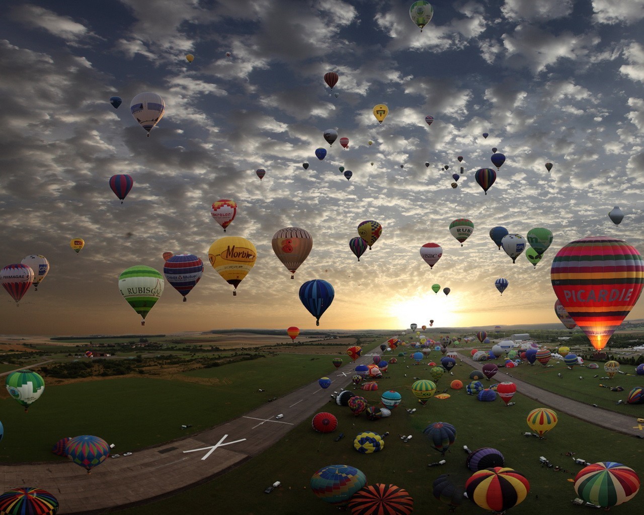 clouds balloons sun