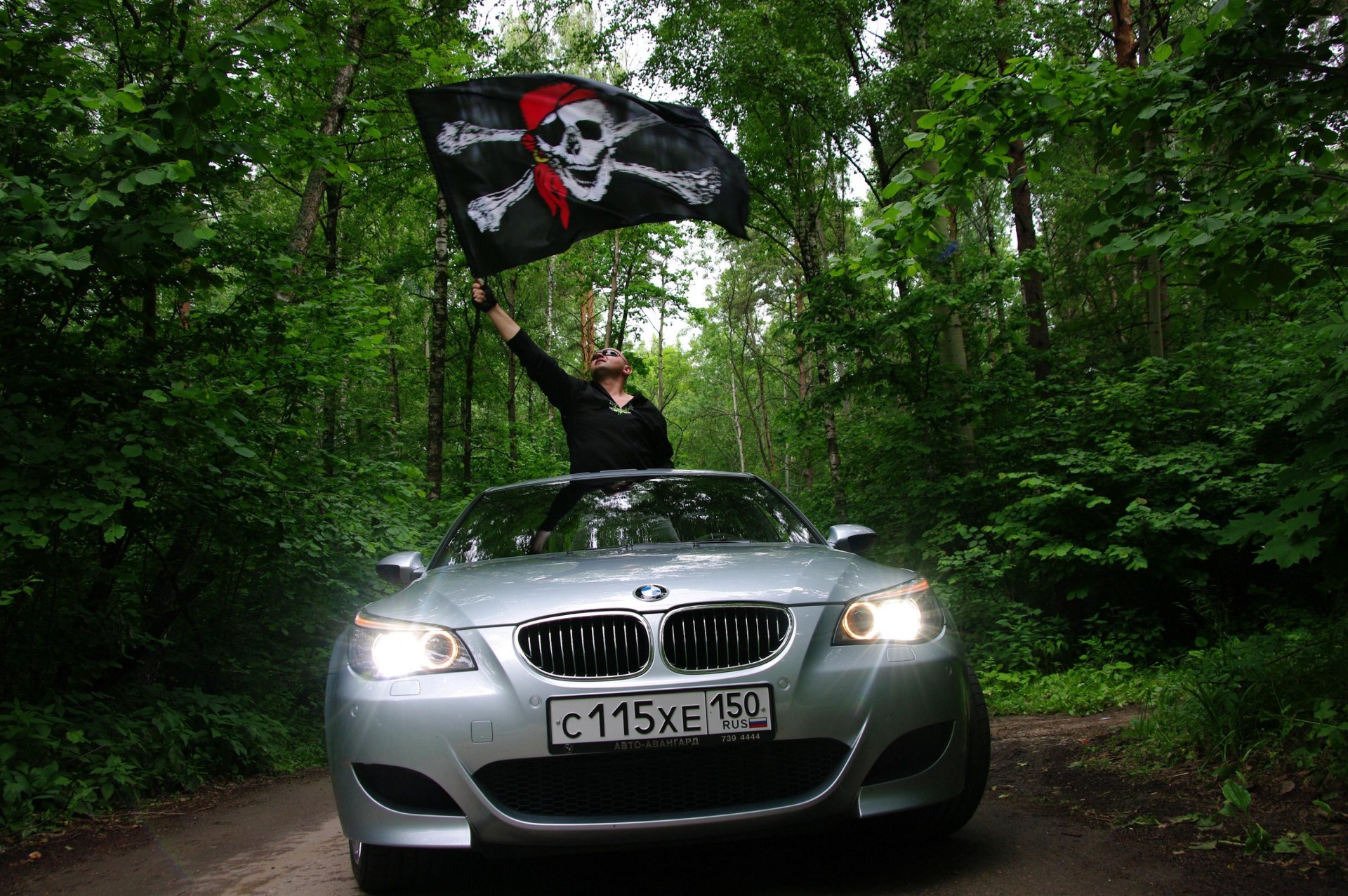 bmw piraten flagge