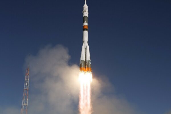 Launch of the Soyuz tma-16 rocket from the ground