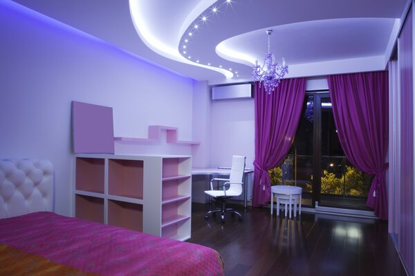 Dormitorio con cortinas Lilas y arco