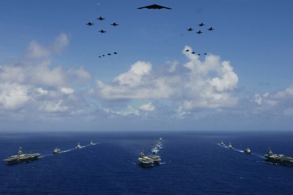 Avions et navires de la flotte en mer