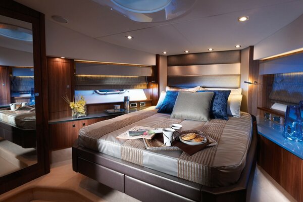 Chambre de luxe sur un yacht chic