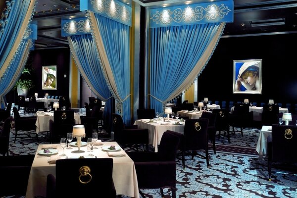 Ristorante con progettazione e modelli blu