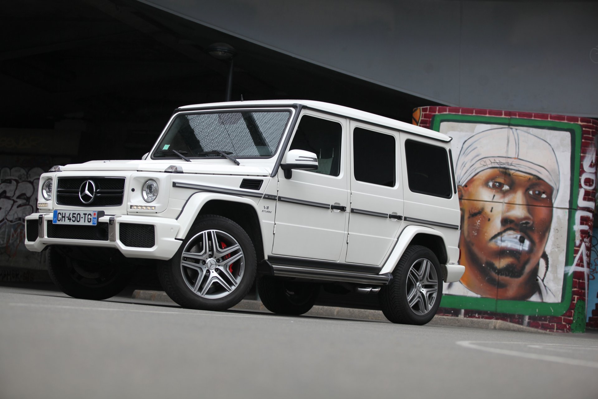 mercedes g63 amg biały ściana graffiti mercedes jeep