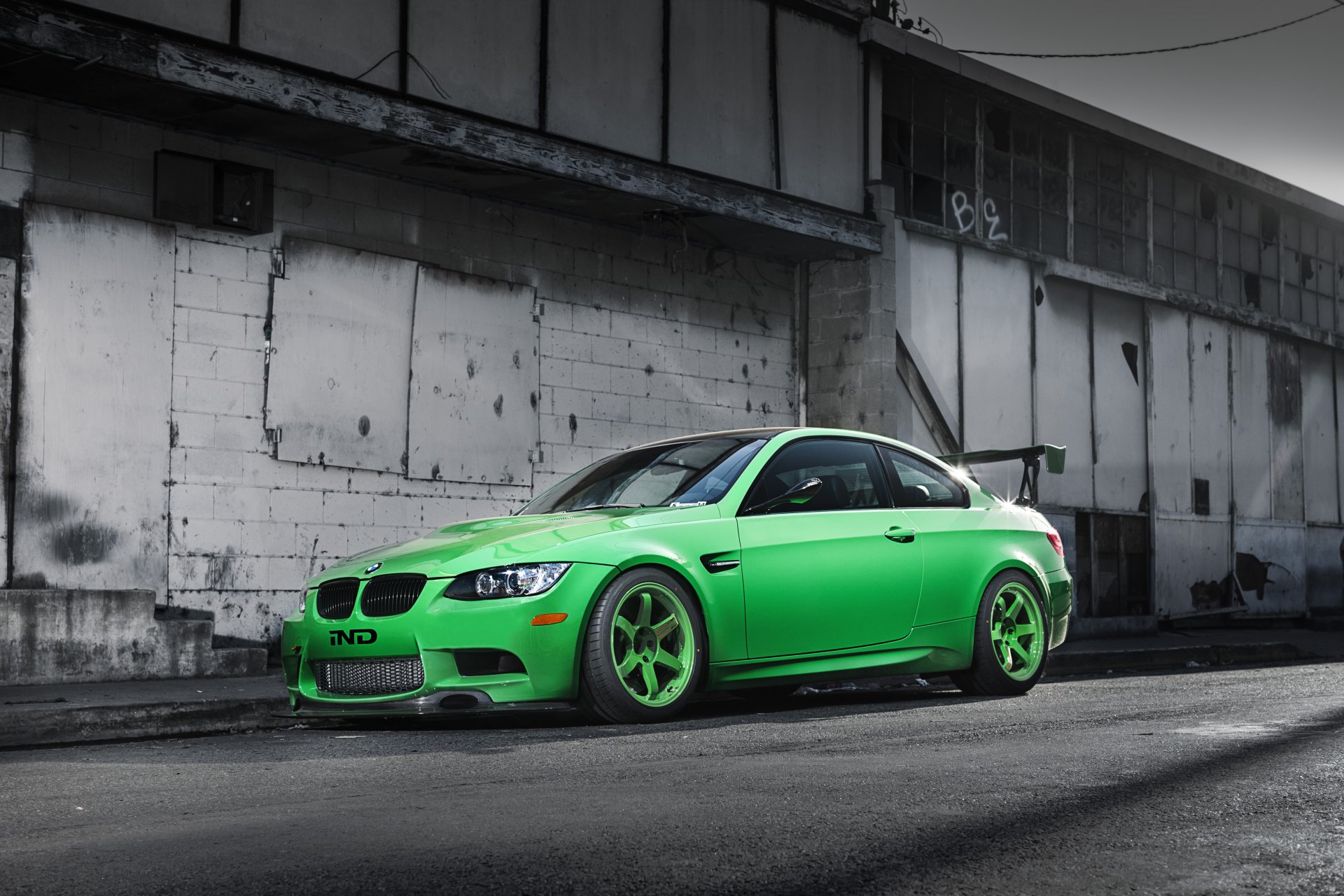 bmw m3 e92 vert bmw vue latérale aile ombre bâtiment